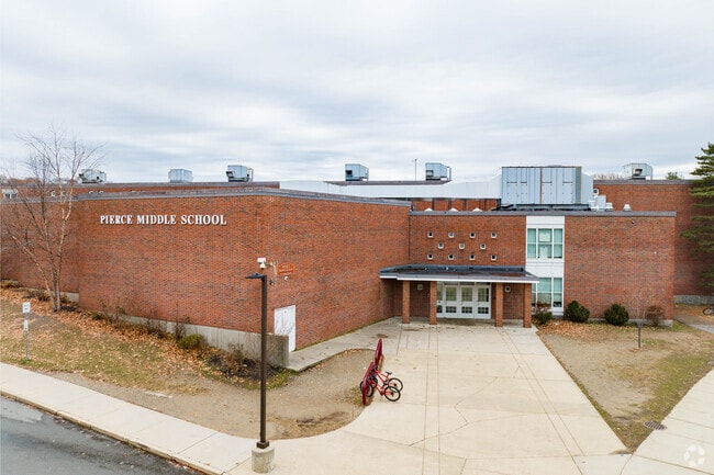 The Charles S. Pierce Middle School is a highly rated, public school located in Milton, MA.