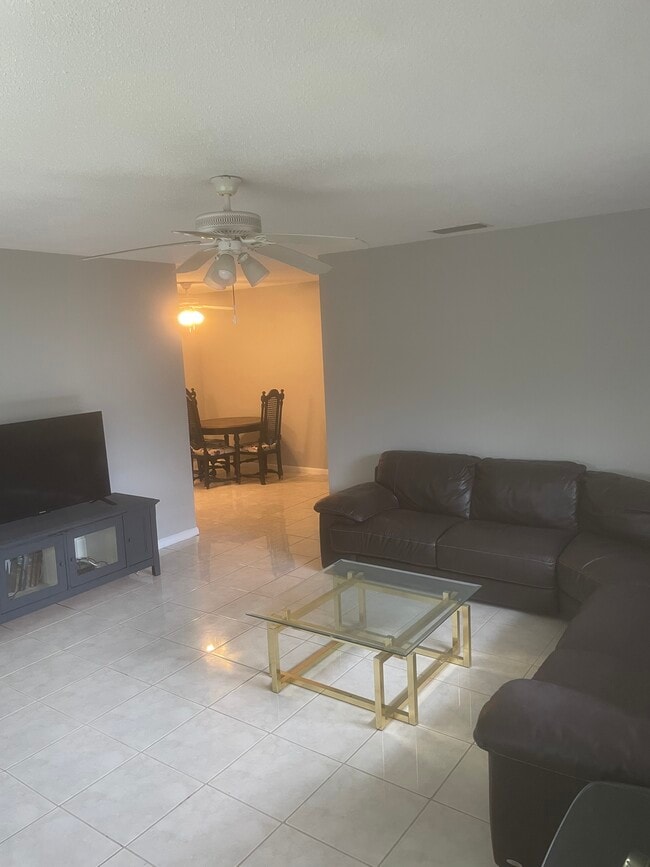 255 SW 7th St unit 40, Boca Raton, FL 33432 - photo 2