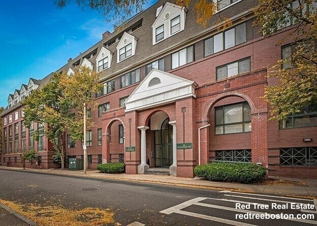 The Vicomte unit 413, Allston, MA 02134 - photo 2
