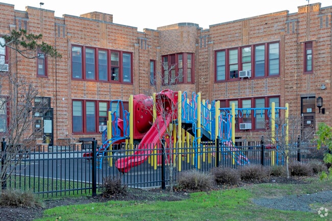 Jefferson Elementary School has a student teacher ratio of 11 to 1.