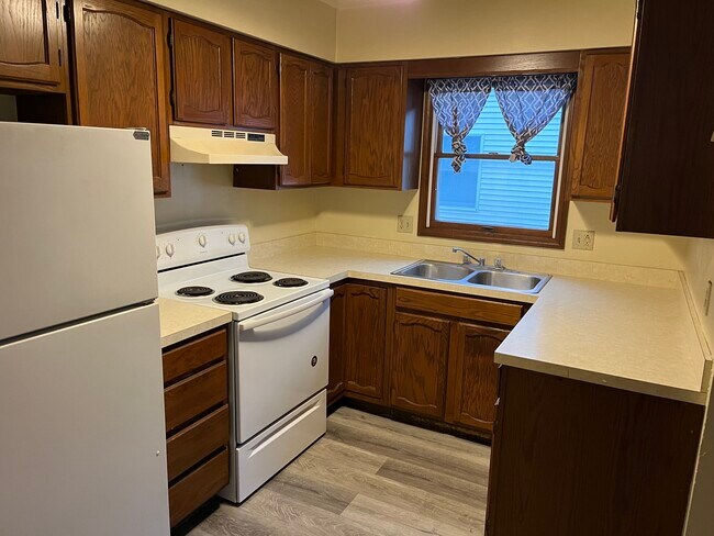 1829 Manor Haus Ct unit 2, Goshen, IN 46526 - photo 5