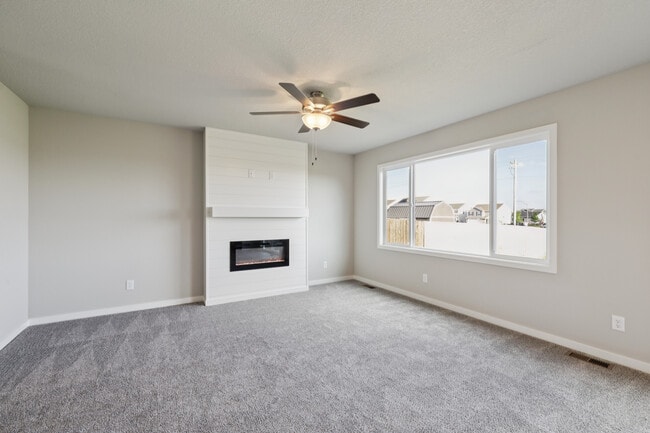 421 Napoli Ave, West Des Moines, IA 50266 - photo 2