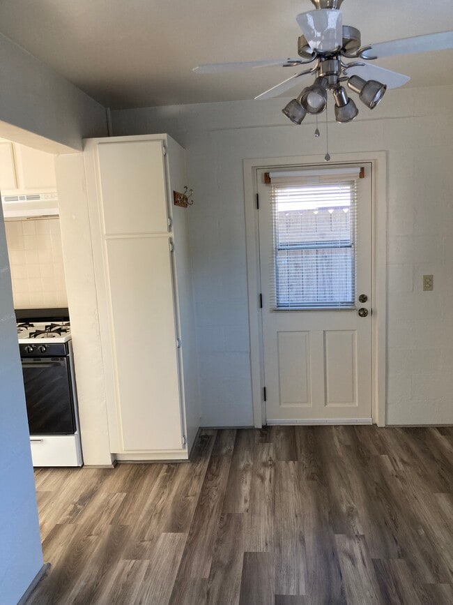 1278 E Collins St, Oxnard, CA 93036 - photo 4