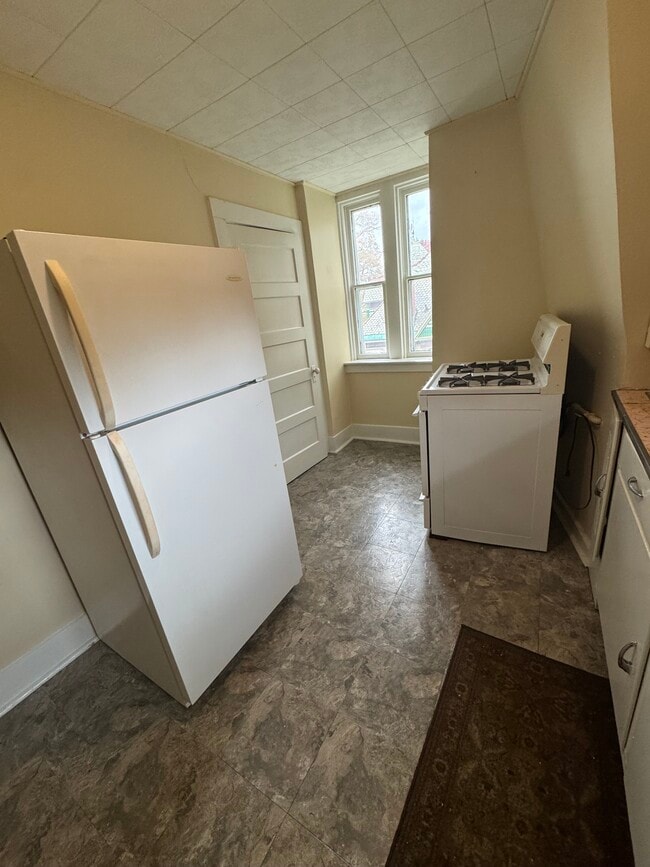 401 Maple Ave Utilities Included, Elmira, NY 14904 - photo 6