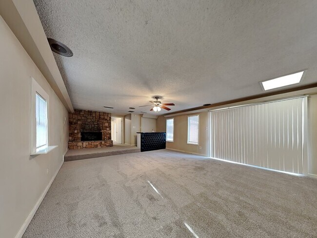 614 Maydelle Ln, Garland, TX 75042 - photo 5