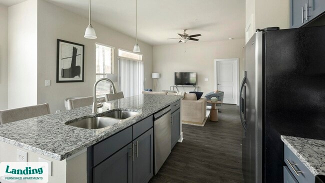 18101 Point Lookout Dr unit 156, Nassau Bay, TX 77058 - photo 3