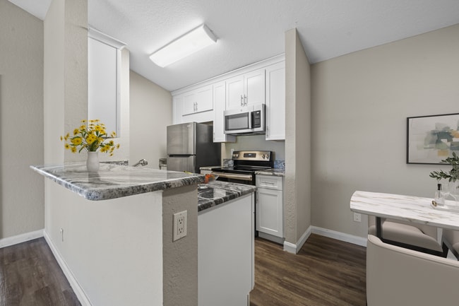 Whispering Palms, Largo, FL 33774 - photo 4