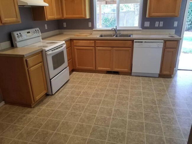 5386 Burbank St N, Keizer, OR 97303 - photo 4