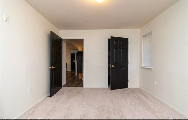 867 Amanda Ln, Pontiac, MI 48340 - photo 7