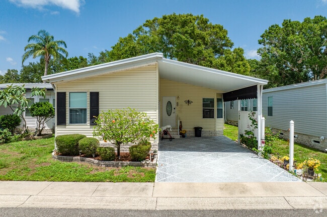 The majority of homes in Largo Paradise Island are manufactured homes.