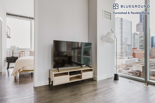 1000 S Clark St unit FL8-ID1226, Chicago, IL 60605 - photo 3