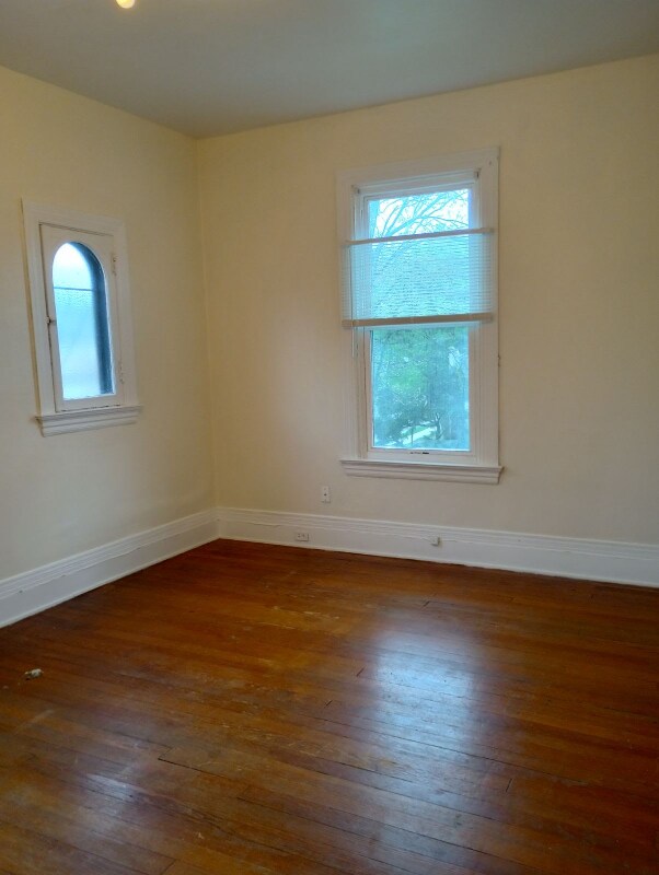 3523 Clifton Ave unit 2, Cincinnati, OH 45220 - photo 5