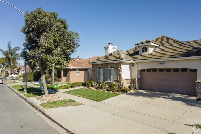 Row of single family homes in Blosser, Santa Maria, CA.