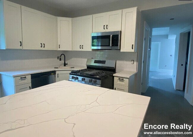 118 Marginal St unit 8, Boston, MA 02128 - photo 2