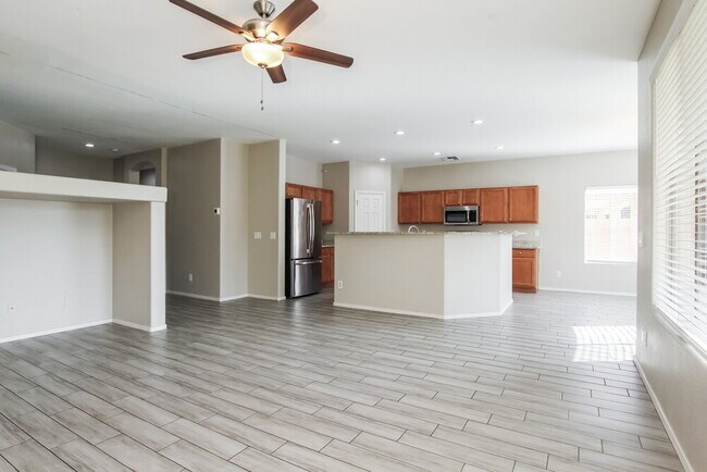 13797 W Redfield Rd, Surprise, AZ 85379 - photo 4
