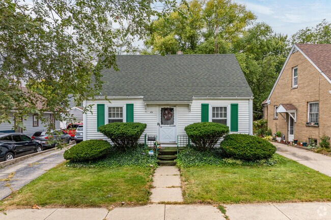 Cape Cod Homes are a popular choice found in Aurora's Pigeon Hill neighborhood.