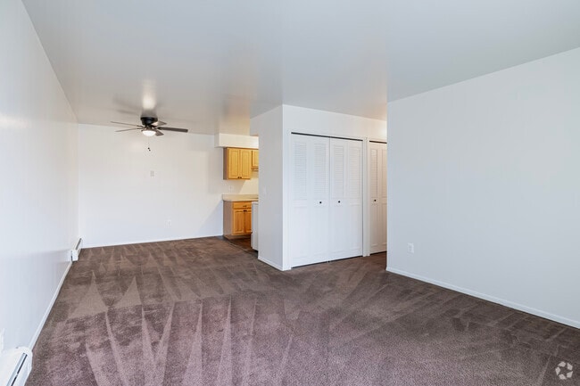 Woodhaven Square Apartments, Woodhaven, MI 48183 - photo 7