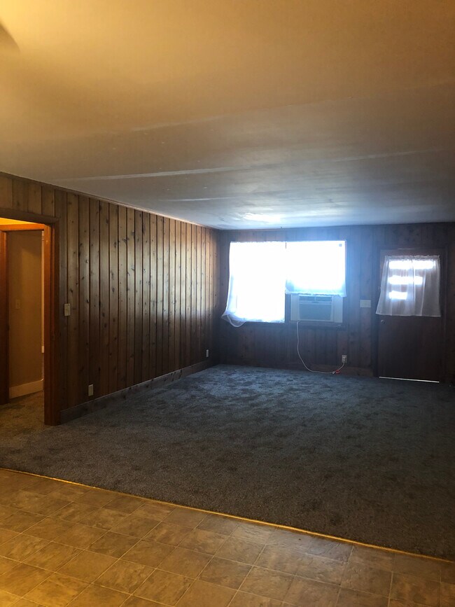 Living Room, Window A/C & Heat