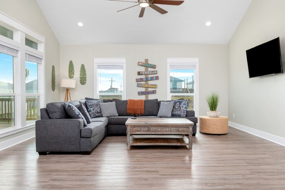 951 Gulf Shores Dr unit ID1223252P, Crystal Beach, TX 77650 - photo 1