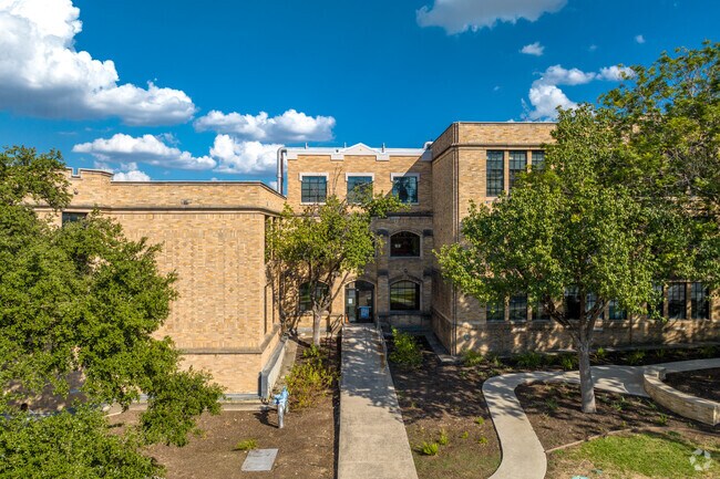 Cambridge Elementary School is a public school in Alamo Heights.