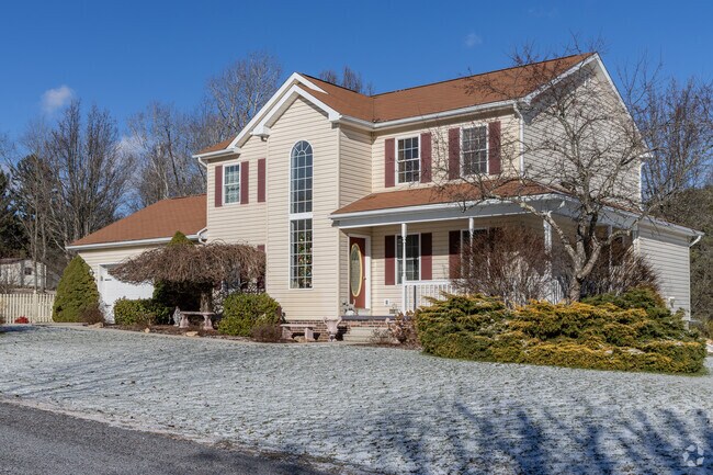 Newly built houses can be found in residential areas of Somerset Township.