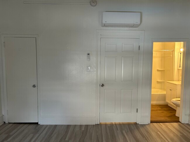 207 S 13th St unit 3rd Floor Rear, Philadelphia, PA 19107 - photo 5