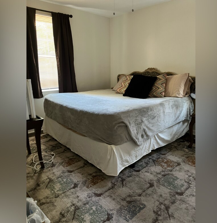 529 S Azalea Rd, Petersburg, VA 23805 - photo 1