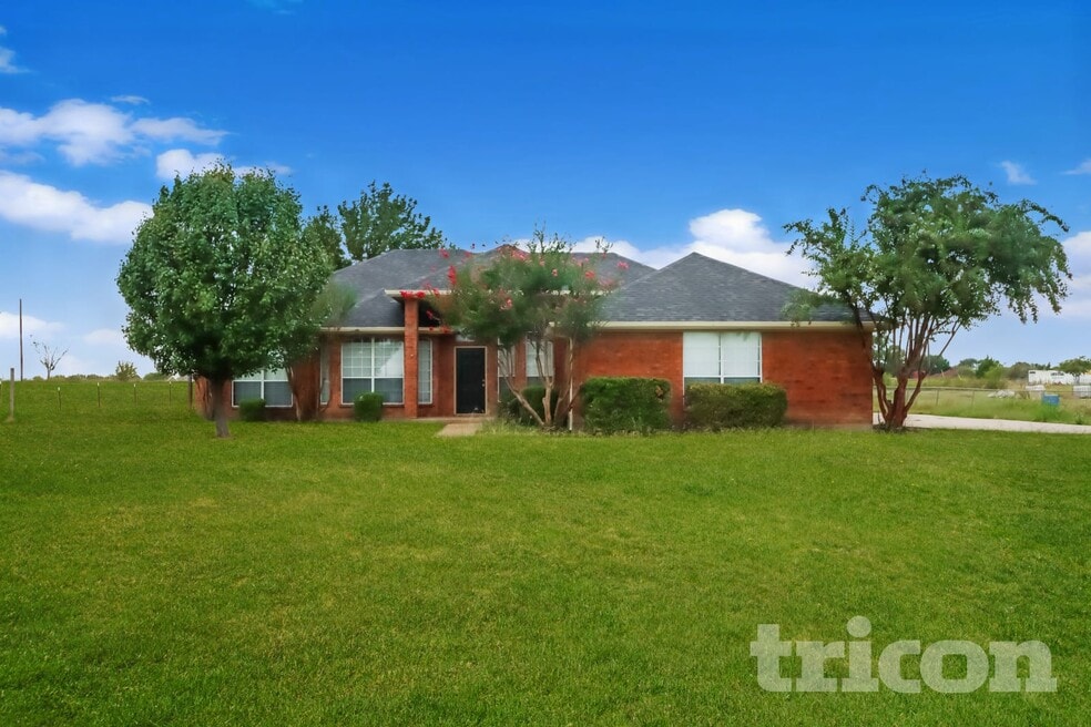 1081 Treehouse Ln, Red Oak, TX 75154 - photo 1