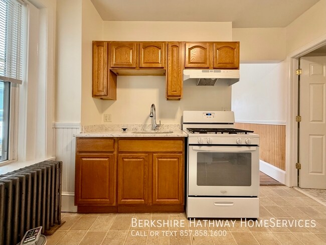 2 Cypress St unit 2, Somerville, MA 02143 - photo 3