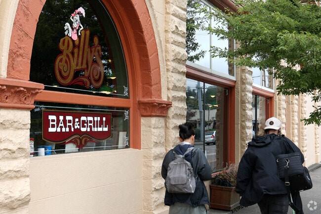 Billy's Bar & Grill is located in downtown Aberdeen, WA.