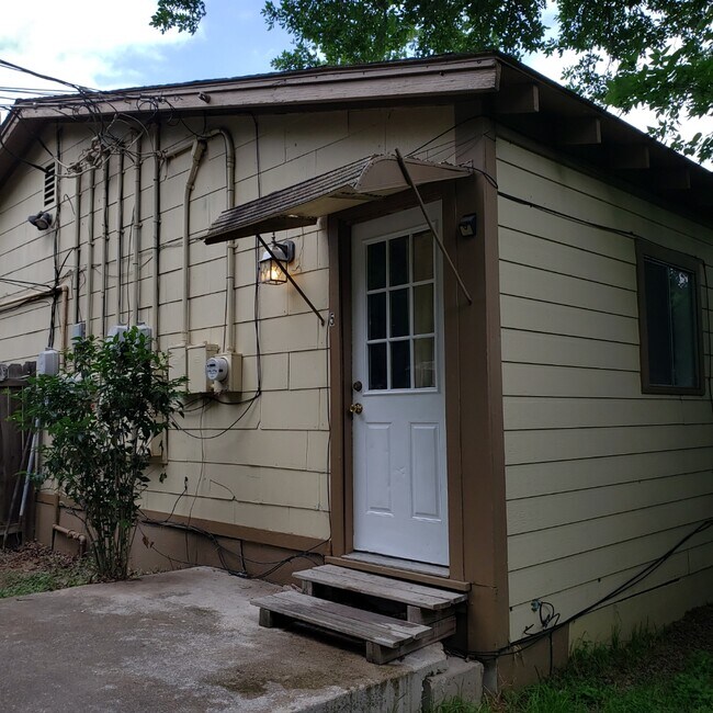 519 Ferguson St unit 5, Taylor, TX 76574 - photo 3