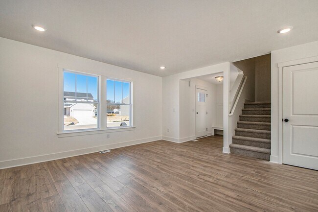 3151 Daisy Way unit 37690549, Burton, MI 48519 - photo 2