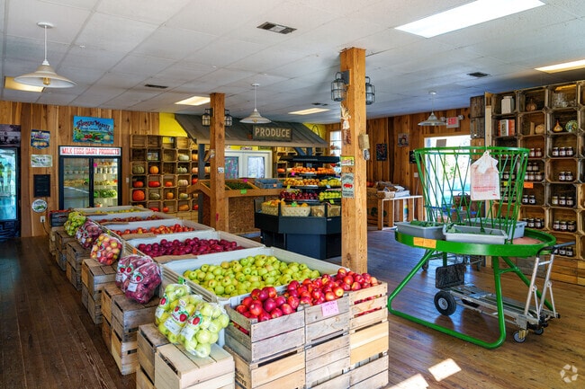 West Nicholasville residents browse fresh local produce at Dodd's Corner.