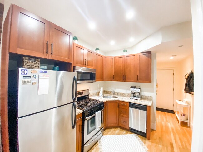 86 W Cedar St unit 2, Boston, MA 02114 - photo 2