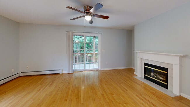 8 Woodside Dr unit 1, Gorham, ME 04038 - photo 2