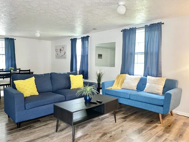 4946 Camden St unit Big Camden, Indianapolis, IN 46227 - photo 3