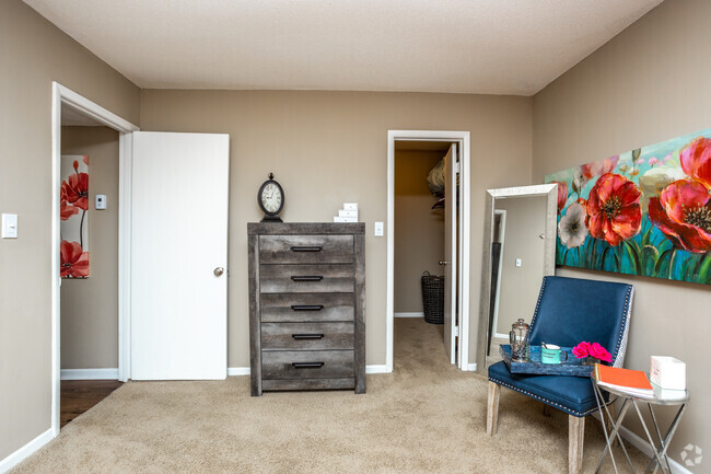 2BR, 1.5BA - 929 SF