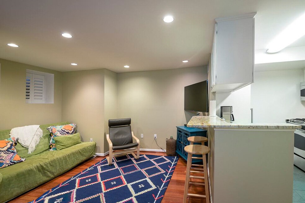 1001 New Hampshire Ave NW unit ID427P, Washington, DC 20037 - photo 1