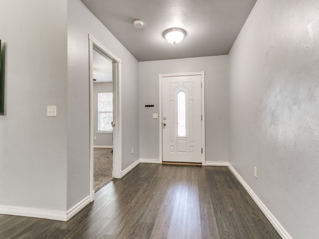 1112 Bryan Dr, Moore, OK 73160 - photo 4