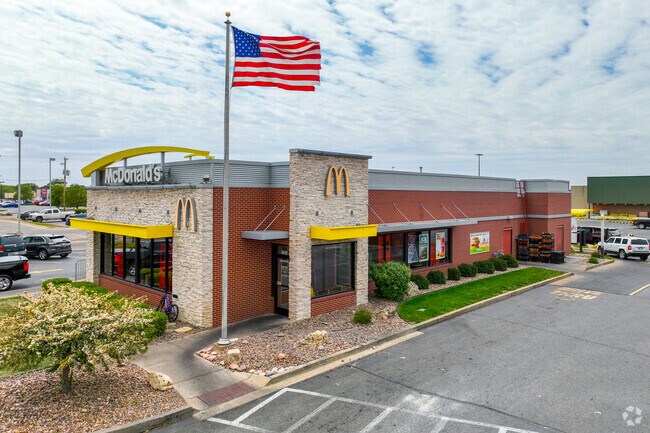 Benjamin Hills-Pleasant Valley offers several popular fast-food options.