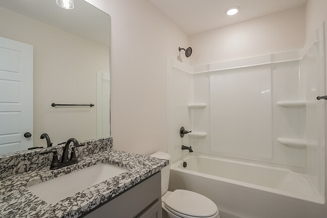 1208 Cottonwood Dr, Clarksville, TN 37040 - photo 7