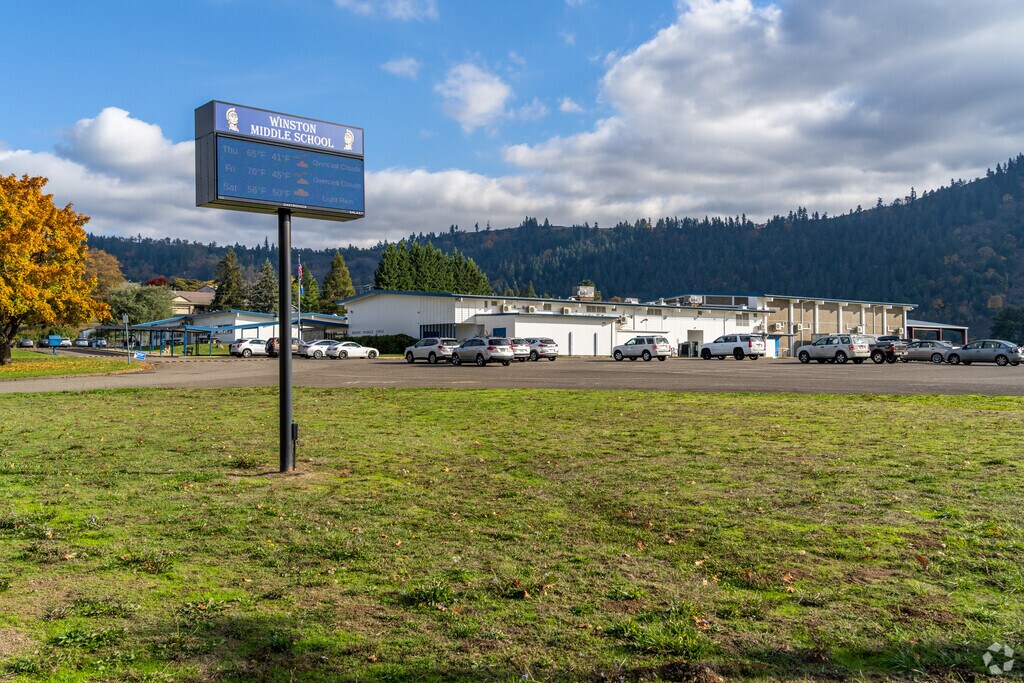 Winston Middle School is a public school serving grades 6-8 in Winston, Oregon.