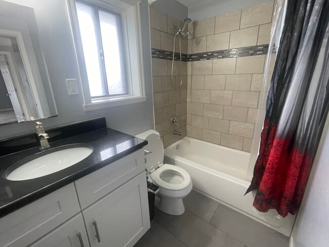 225 Barcliffe Ln, Schaumburg, IL 60194 - photo 6