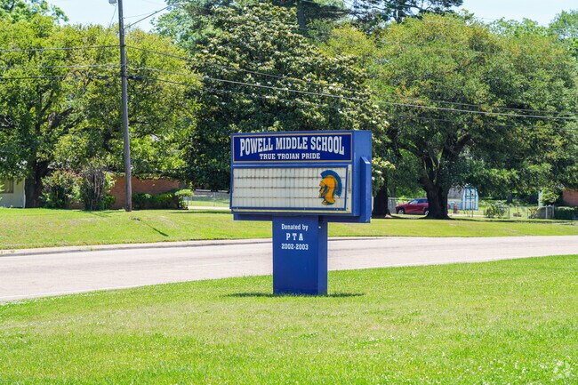 Powell Middle School has a rating of D plus on the website Niche.