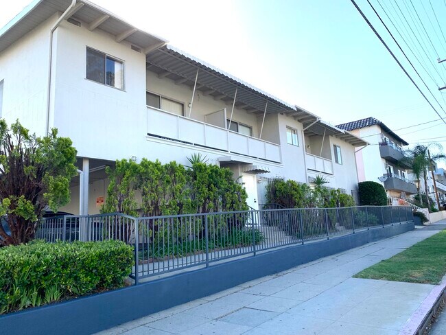 975 S Barrington Ave, Los Angeles, CA 90049 - photo 4