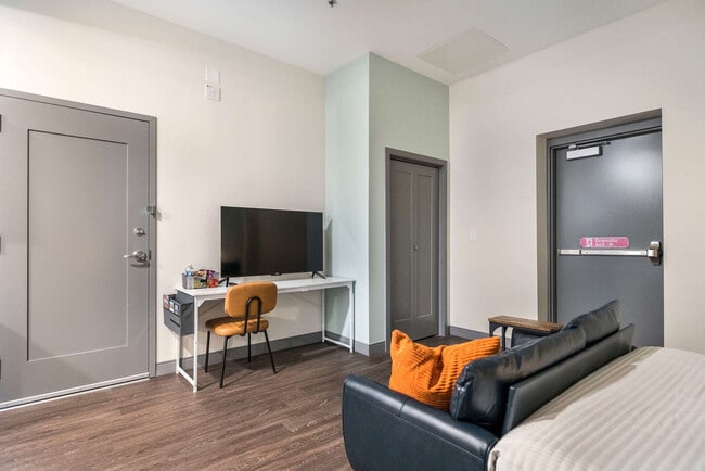 781 Spring St unit FL1-ID1356281P, Macon, GA 31201 - photo 2