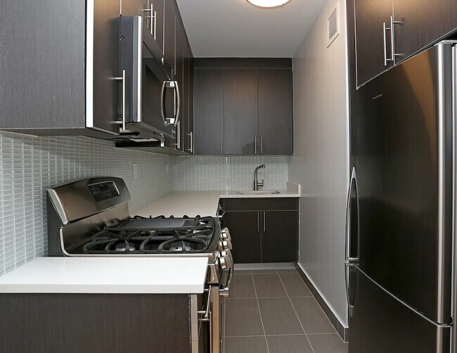 410 W 53rd St unit 212, New York, NY 10019 - photo 3