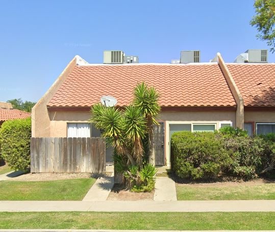 1 W Cameron St, Hanford, CA 93230 - photo 1