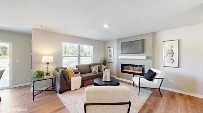 2598 Anne Ln, Hiawatha, IA 52233 - photo 2