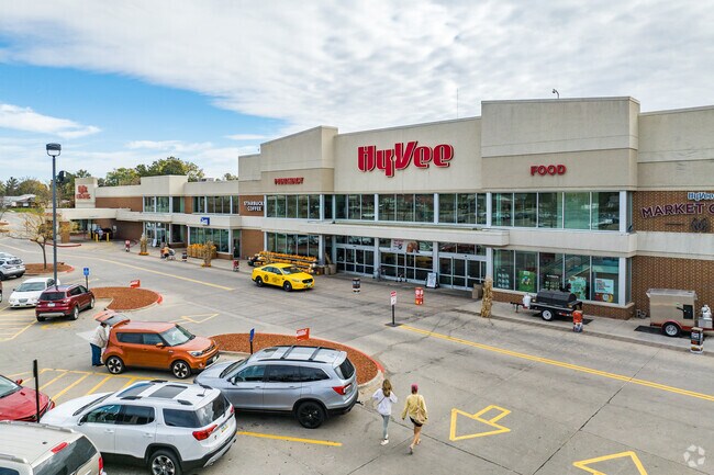 Hy-Vee in Altoona provides groceries, pharmacy services and more.
